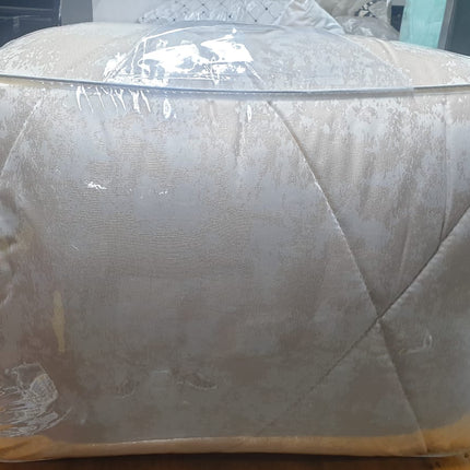 C20- New K5pc Jacquard Comforter Set.