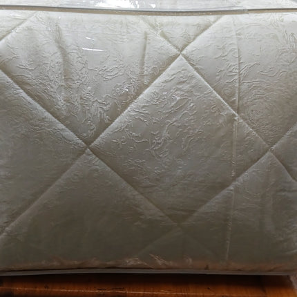 C20- New K5pc Jacquard Comforter Set.