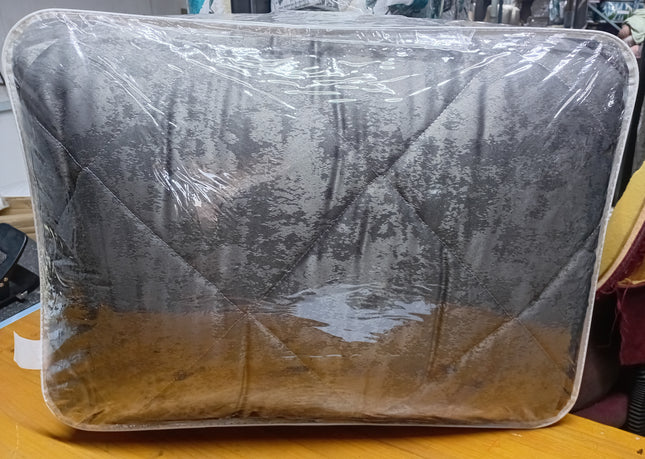 C20- New K5pc Jacquard Comforter Set.