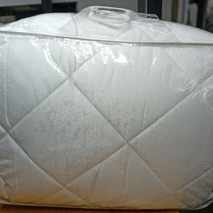 C20- New K5pc Jacquard Comforter Set.