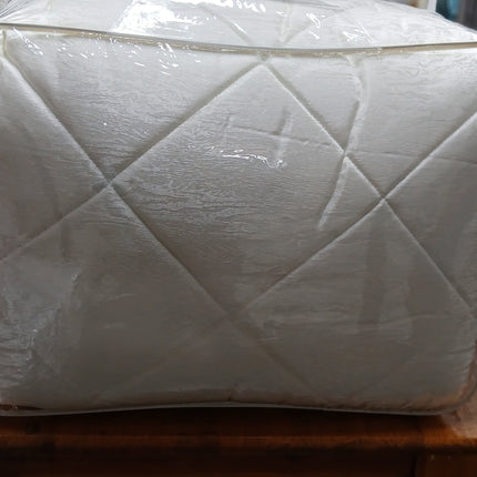 C20- New K5pc Jacquard Comforter Set.